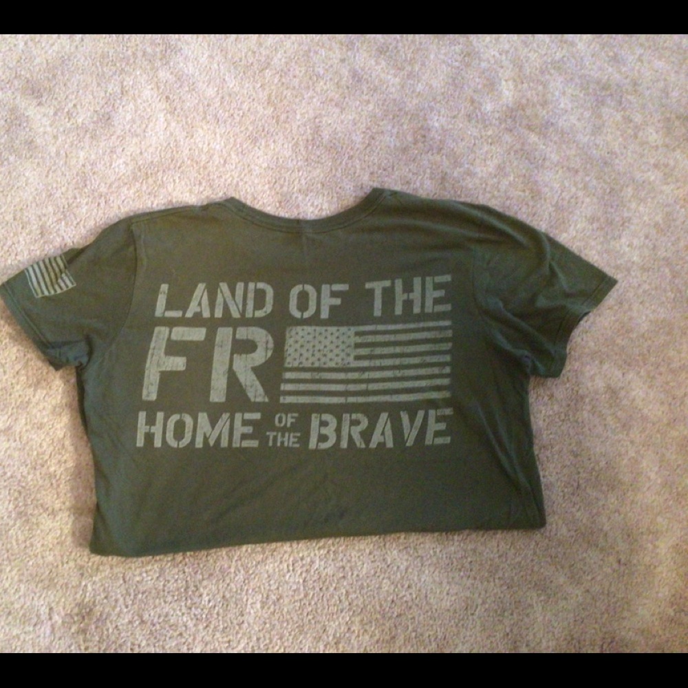 Men’s Buck Wear tee